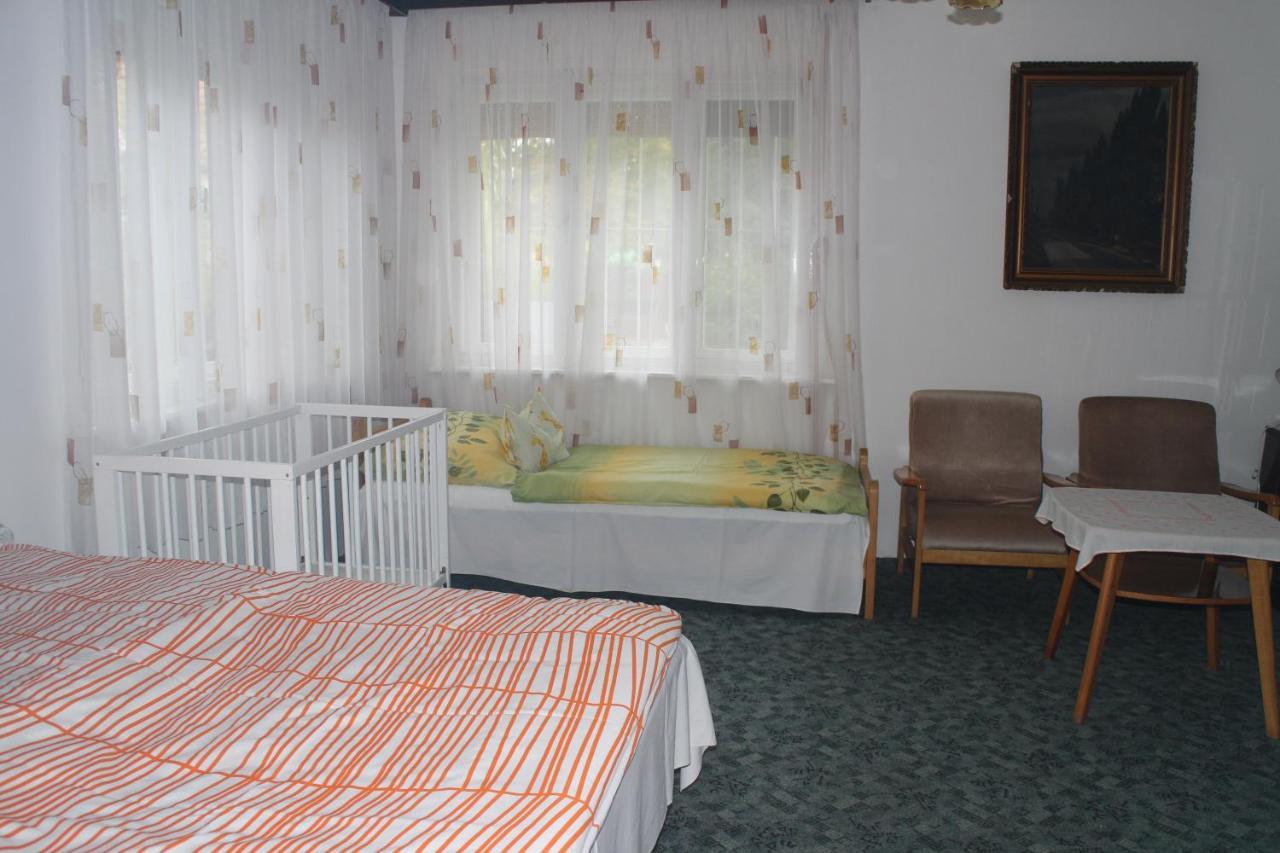 Evelin Nyaralohaz Villa Siofok Exterior photo