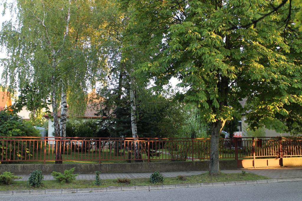 Evelin Nyaralohaz Villa Siofok Exterior photo