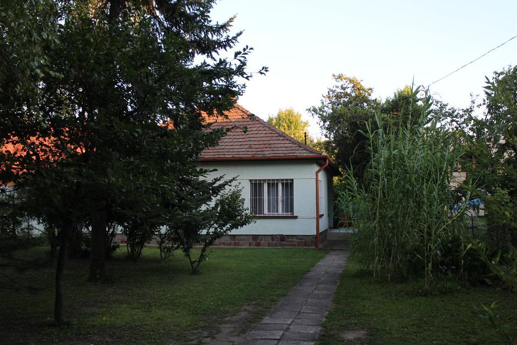 Evelin Nyaralohaz Villa Siofok Exterior photo