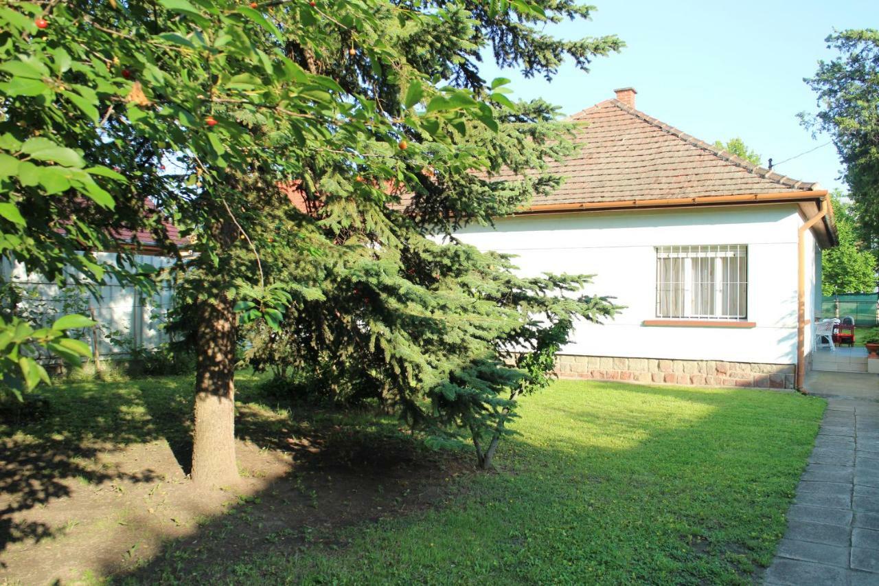 Evelin Nyaralohaz Villa Siofok Exterior photo