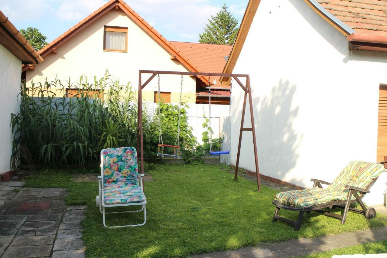 Evelin Nyaralohaz Villa Siofok Exterior photo